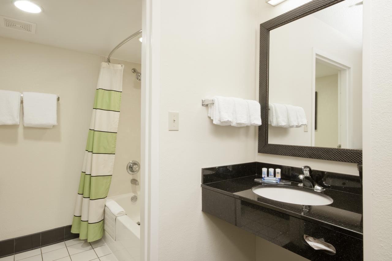Wingate By Wyndham Gurnee Hotel Exterior photo
